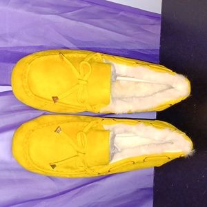New Globalwin Women's Faux Suede Faux Fur Lined Slippers Yellow Size 7.5